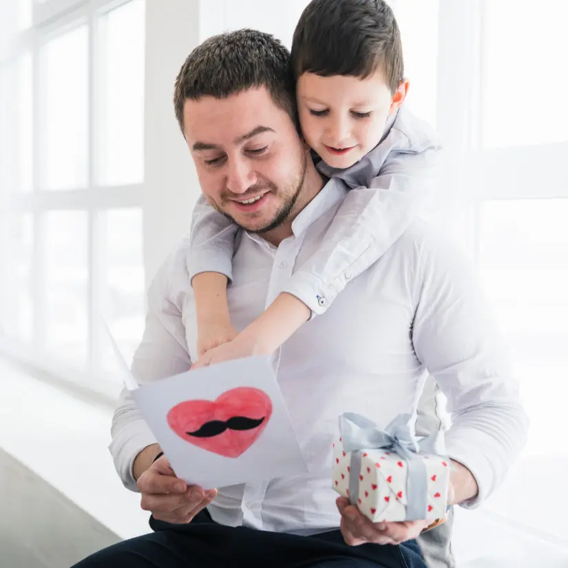 Por qué regalar un perfume en el Día del Padre Por qué regalar un perfume en el Día del Padre. Foto: Freepik
