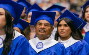 “Nunca es tarde para aprender”: Rafael Aguirre, el migrante mexicano de 82 años que se graduó como técnico en Texas