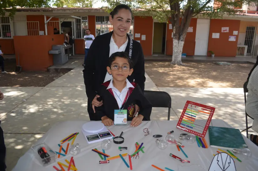 Feria de Ciencias Leones Ian Ulises explicó su proyecto “Alambre giratorio” con gran entusiasmo durante la Feria de Ciencia Leones. Foto: Juan Madrigal