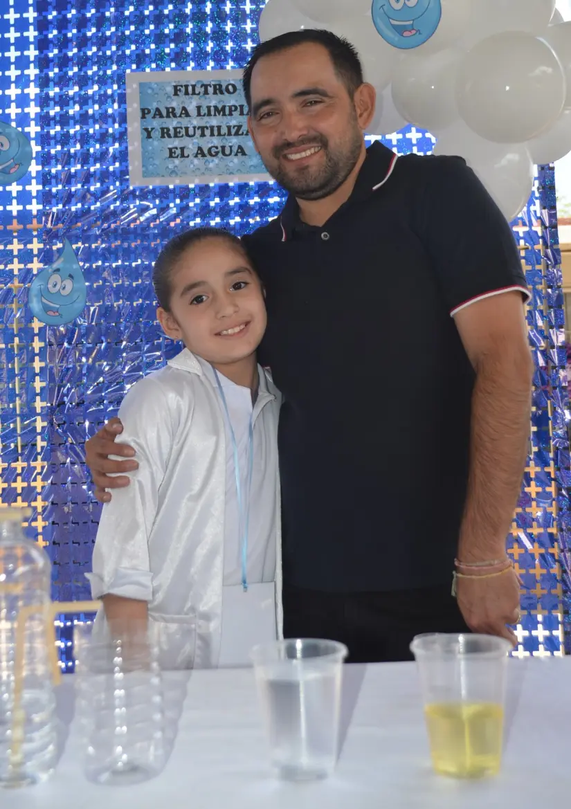 Feria de Ciencias Leones María Paulette presentó un enfoque ecológico e innovador con su proyecto “Filtro para limpiar y reutilizar el agua”. Foto: Juan Madrigal
