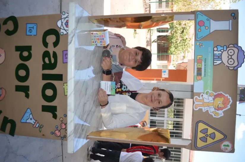 Feria de Ciencias Leones Luis Alfonso mostró su experimento “Calor por convicción”, que impresionó con su creatividad científica. Foto: Juan Madrigal
