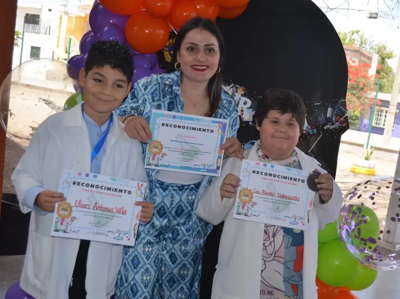 Feria de la Ciencia Leon3es Marlén Carolina Parra Cruz, reconocida por fomentar la participación activa de los estudiantes en el gran evento escolar. Fotos Juan Madrigal