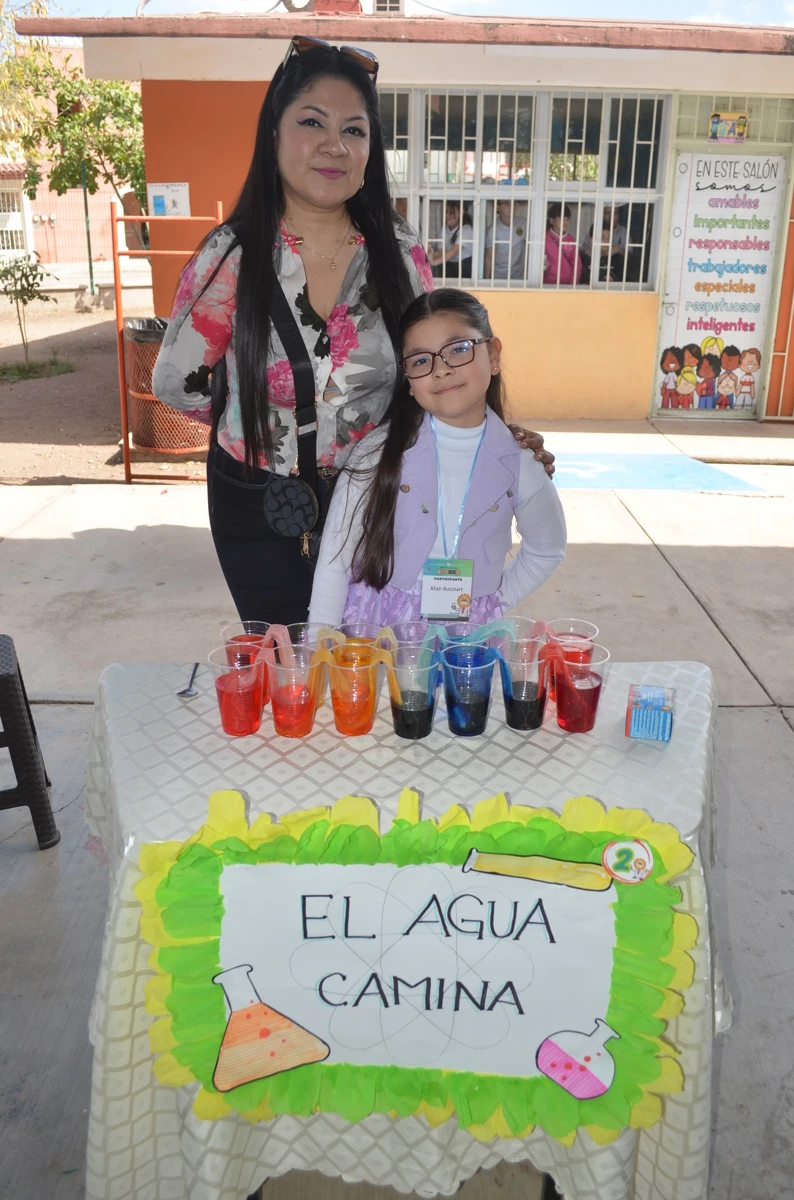 Aliah Saomy mostró su talento en la Feria de Ciencia Leones con su proyecto “El Agua Camina”. Foto: Juan Madrigal
