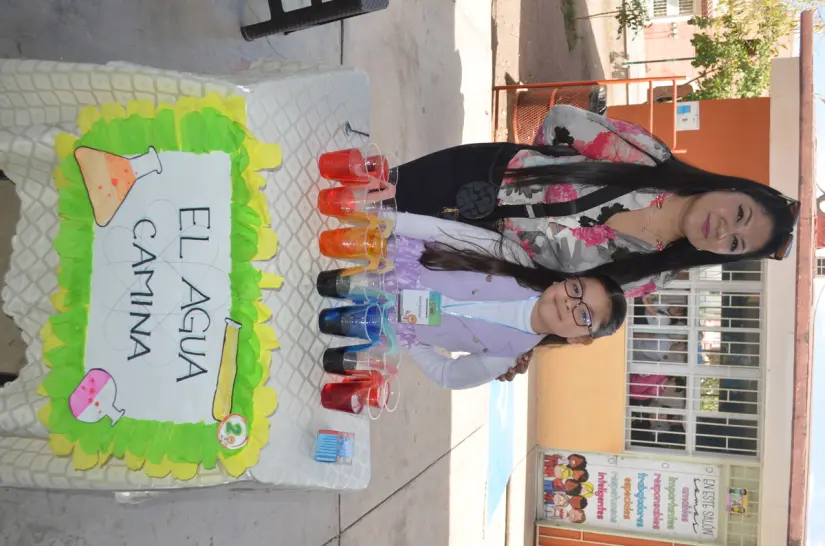 Educación y creatividad se unen en Feria Leones en Culiacán Aliah Saomy mostró su talento en la Feria de Ciencia Leones con su proyecto “El Agua Camina”. Foto: Juan Madrigal