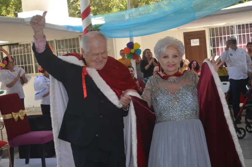 Celebran con alegría y orgullo la coronación de Eva I y Víctor I en el CDI No. 2 en Culiacán Honrando la experiencia y el corazón: coronan a Eva I y Víctor I, reyes del CDI No. 2 DIF Sinaloa. Foto: Juan Madrigal