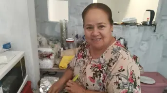 Doña Lety es una mujer que trabajó de intendente y hoy destaca en la cocina del Centro de Culiacán