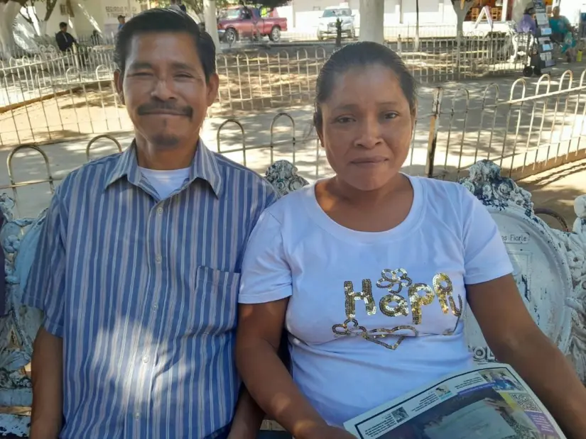 José Luis Alvarado y Elisa Antonio Hernández, trabajadores Huastecos que residen temporalmente en Villa Juárez, Navolato