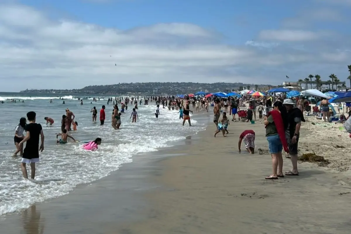 Santa Mónica tiene un famoso muelle y un vibrante parque de atracciones, con deliciosa gastronomía y sus vistas espectaculares. Todo ello lo convierten en una parada obligatoria en la costa de California. | Imágenes de Danna Guzmán