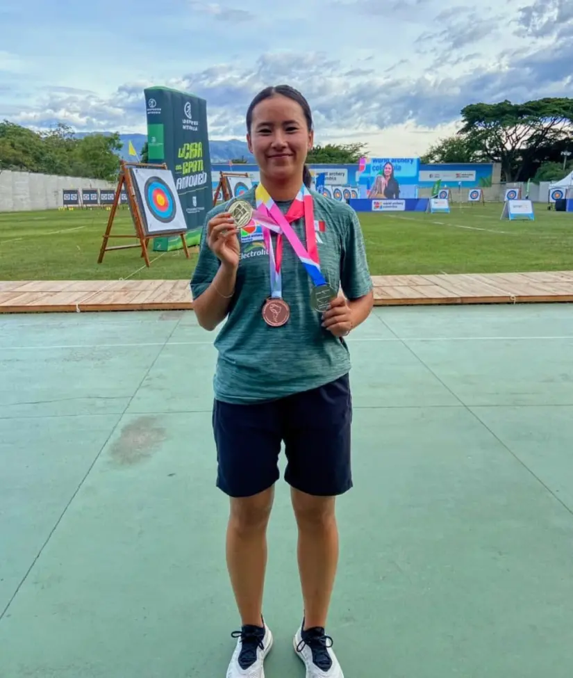 Ana Sofía Hernández obtiene medalla de plata en el cierre del Abierto Sudamericano de Tiro con Arco Medellín 2025. Foto: Cortesía. Ana Sofía Hernández obtiene medalla de plata en el cierre del Abierto Sudamericano de Tiro con Arco Medellín 2025. Foto: Cortesía.