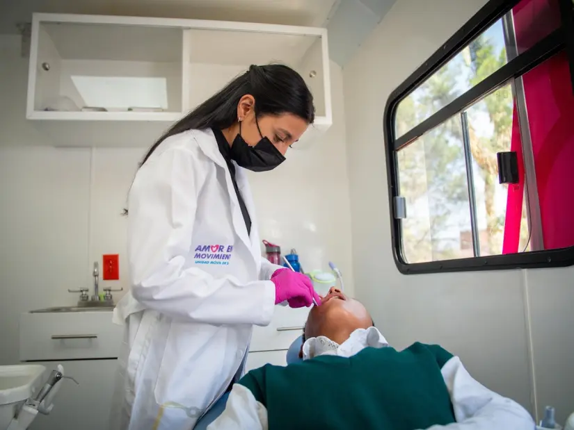 imagen recuadro La unidad movil ha pasado en zonas rurales y urbanas para ofrecer atención medica a los ciudadanos. Foto: DIF Saltillo