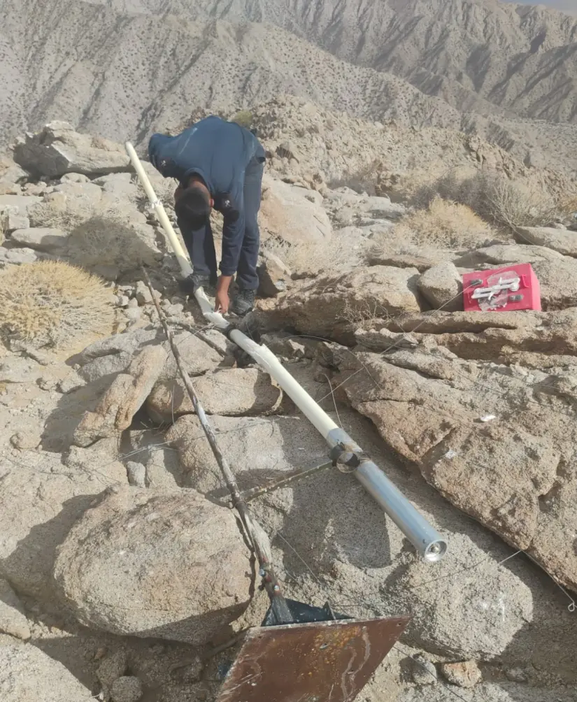 Armada de México desmantela antenas ilegales utilizadas por grupos criminales en Baja California. Armada de México desmantela antenas ilegales utilizadas por grupos criminales en Baja California.