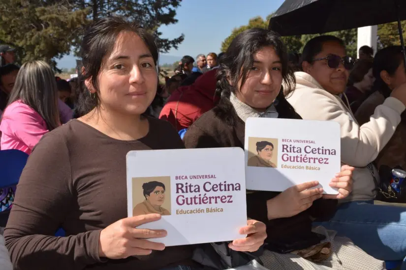 Beca de secundaria Rita Cetina entregó las tarjetas en este 2025. Foto: Cortesía