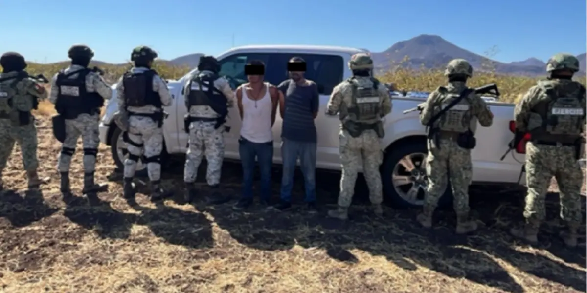 Operativo en El Tigre, Navolato: aseguran precursores químicos y detienen a dos.