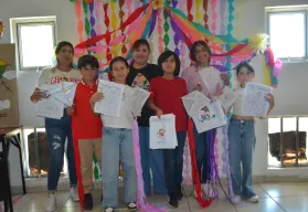 Taller infantil en la Biblioteca "Pirámide Cultural" revive la tradición de los papalotes en Culiacán