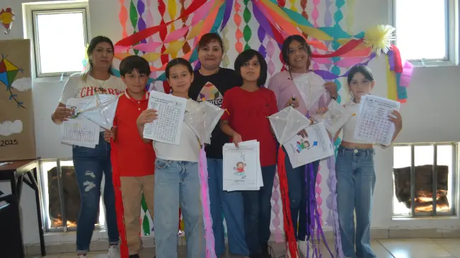 Niños y niñas participaron en el taller “Papalotes y sonrisas”, una actividad creativa y cultural realizada en la Biblioteca Pública que se ubica en el Parque Culiacán 87. Foto: Juan Madrigal