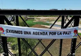 Colocan manta en el puente negro de Culiacán para pedir paz