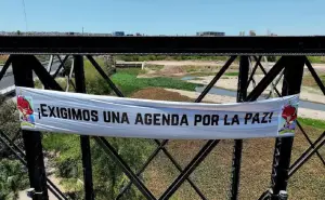 Colocan manta en el puente negro de Culiacán para pedir paz