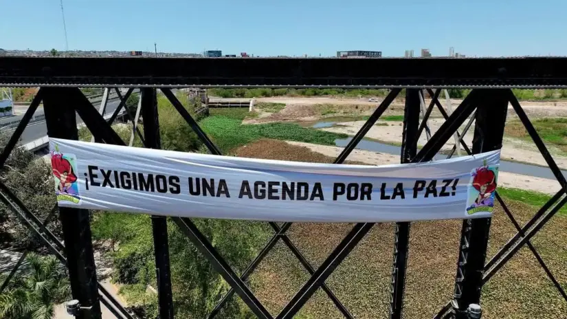 Colectivo Culiacán Valiente, coloco una lona pidiendo una agenda de paz para la población. Foto: Cortesía. Colectivo Culiacán Valiente, coloco una lona pidiendo una agenda de paz para la población. Foto: Cortesía.