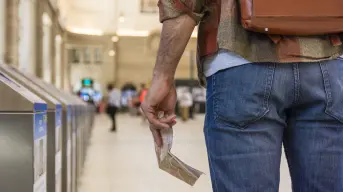 Cómo los Refugiados y Expatriados se Mantienen Conectados a Través del Entretenimiento