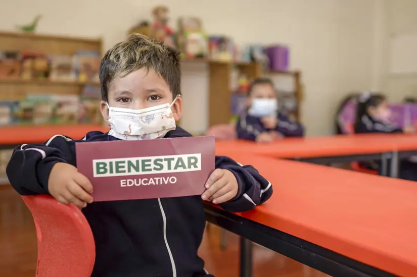 imagen recuadro Con este apoyo permite que los estudiantes sigan cursando y puedan solventar gastos económicos Foto: @Claudiashein (X)