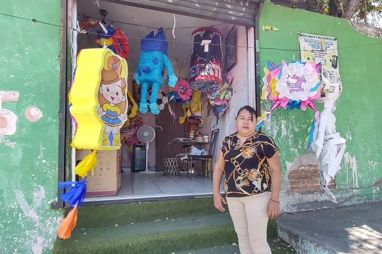 Judith García es una mujer que hizo de una piñata para su hijo un proyecto de vida en Culiacán