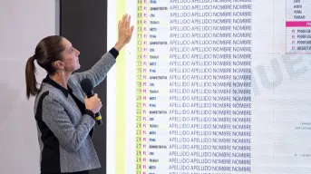 Presidenta Sheinbaum presenta boletas para elección judicial y explica cómo votar el 1ero de junio