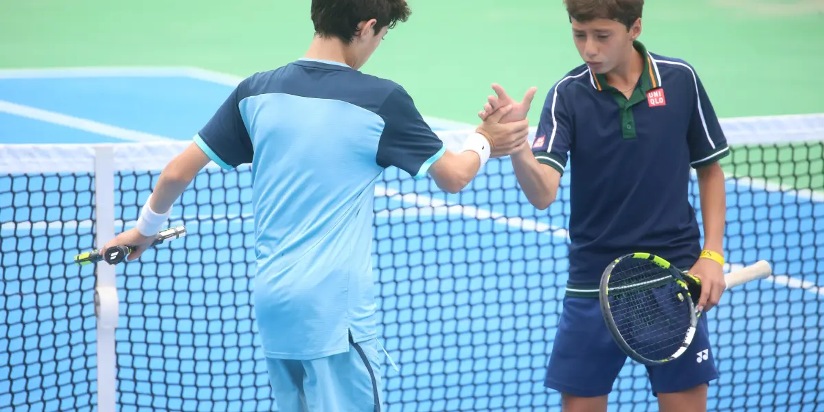 Quintín Suárez Trapero y Jerónimo Velasco dan ejemplo de garra y disciplina en tenis en la Olimpiada CONADE 2025. Foto: ISDE