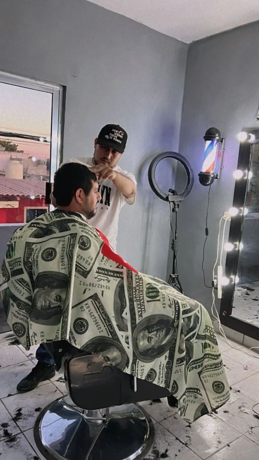 Una barbería que gana prestigio entre jóvenes y niños