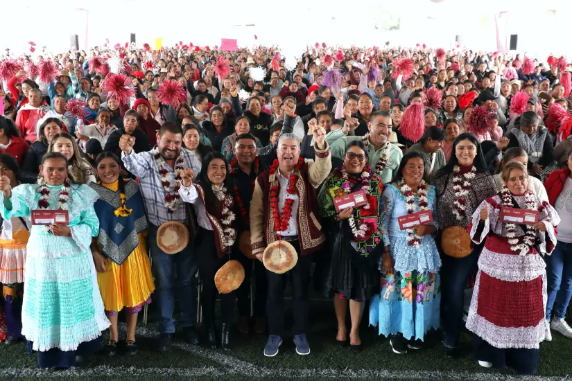 Entrega de tarjetas de Mujeres con Bienestar, en el Edomex Entrega de tarjetas de Mujeres con Bienestar, en el Edomex. Foto: Cortesía