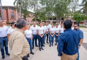 "Nuestro trabajo es cuidar a los demás": Gámez recibe a futuros policías de la Unipol