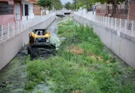 Preparan Culiacán para las lluvias: así se realiza el desazolve del canal Danubio y El Pijo (fotos)
