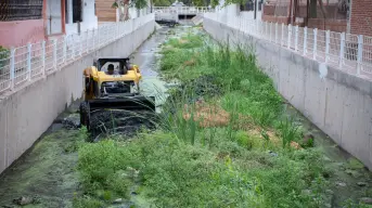Preparan Culiacán para las lluvias: así se realiza el desazolve del canal Danubio y El Pijo (fotos)