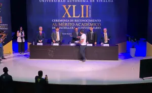 Reconocen a los mejores estudiantes de bachillerato de la UAS