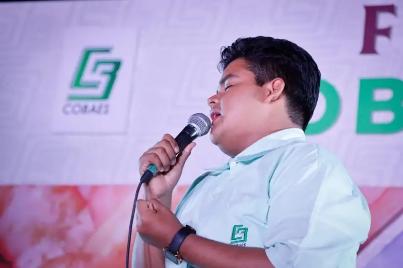 Ángel Ignacio, la voz joven que canta con el alma y mueve corazones en Sinaloa Con su poderosa voz, Ángel Ignacio inspira a jóvenes a seguir sus sueños a través de la música.