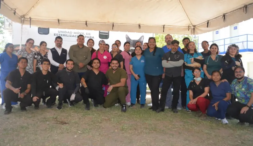 Campaña gratuita mejora vida de 166 mascotas en Culiacán Autoridades, veterinarios, estudiantes y voluntarios de la UAS atienden con dedicación y profesionalismo a mascotas durante la jornada de bienestar animal. Foto: Juan Madrigal