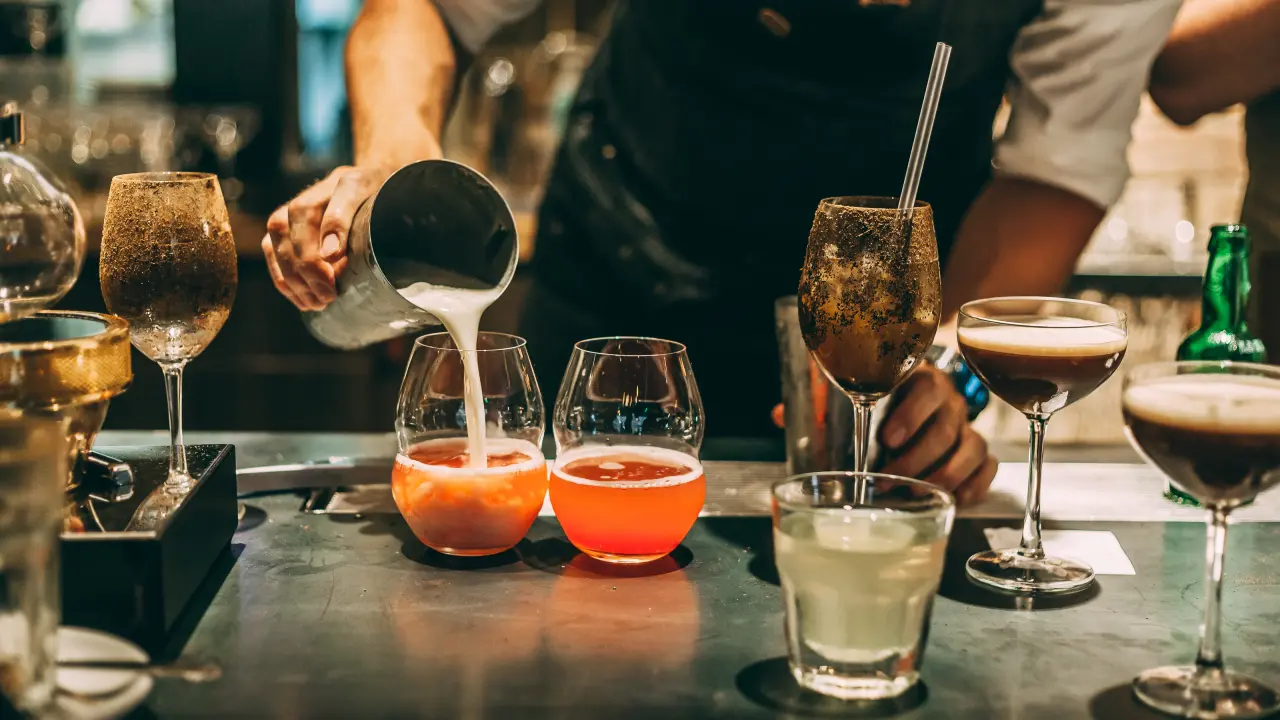 Estos son los establecimientos en donde no aplicará la Ley Seca en La Paz. Foto: Freepik.