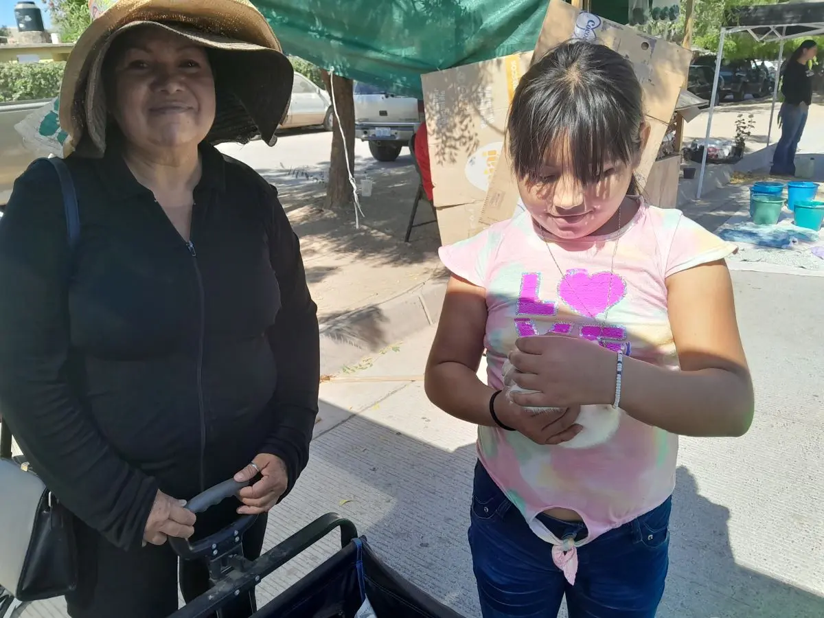 María Guadalupe Jiménez, a vendedora de conejitos que lleva ternura al Tianguis de Villa Juárez