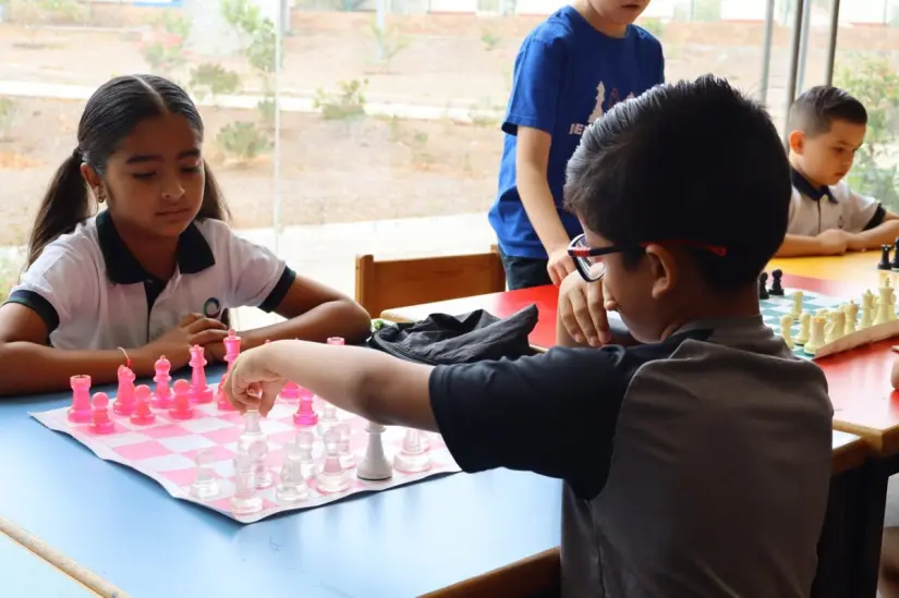 Torneo Municipal de Ajedrez en Culiacán impulsa talento infantil y juvenil rumbo a Puebla 2025. Ajedrez fomenta valores en la niñez de Culiacán durante torneo municipal 2025. Foto: IMDEC
