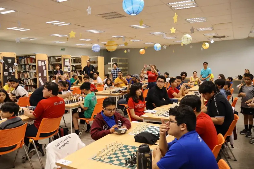 Ajedrez fomenta valores en la niñez de Culiacán durante torneo municipal 2025. Biblioteca Gilberto Owen fue sede del Torneo de Ajedrez “Rumbo a Puebla 2025”. Foto: IMDEC