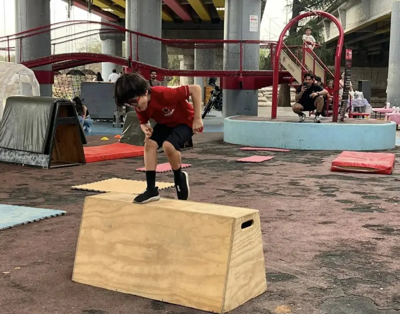 Exitoso Torneo de Parkour Guerreros del Asfalto 2025 en Culiacán Parkour en Culiacán: deporte urbano que inspira y une a la comunidad. Foto: IMDEC