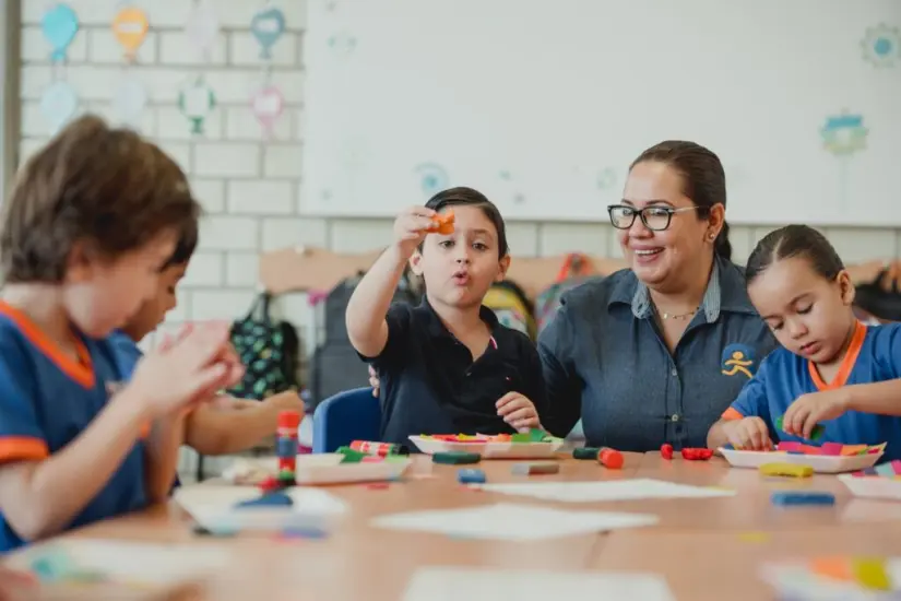 El libro impulsa una nueva forma de enseñar. Foto: Escuela Activa Integral