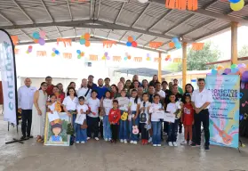 Niñas y niños celebran fin del taller "Ukecuentos" con canciones y cuentos en Culiacán