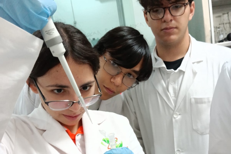 Alumnos del CECyTE apuestan por el orégano para proteger frutas y conquistar el Nacional en Coahuila