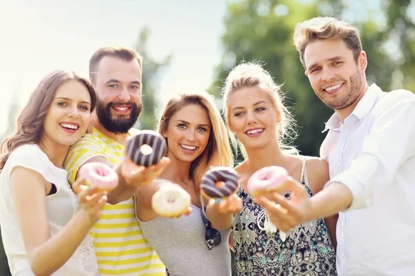 Con el compromiso puesto en la comunidad que disfruta de los productos de Krispy Kreme. Foto: Cortesía.