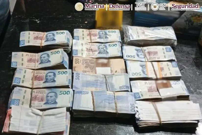 En los cateos también se aseguraron 800 mil pesos en efectivo. Foto: Cortesía