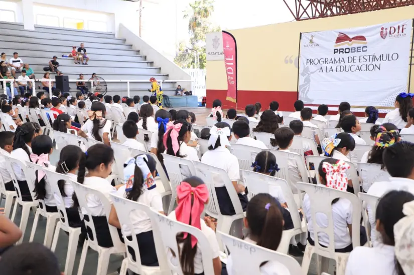 Entrega de becas PROBEC en Mazatlán Entrega de becas PROBEC en Mazatlán