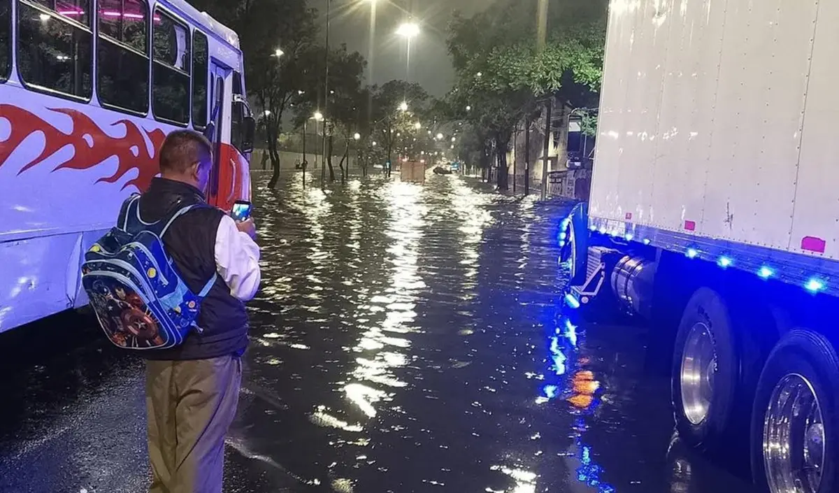 Activan Alerta Amarilla por lluvias fuertes en toda la CDMX este martes.