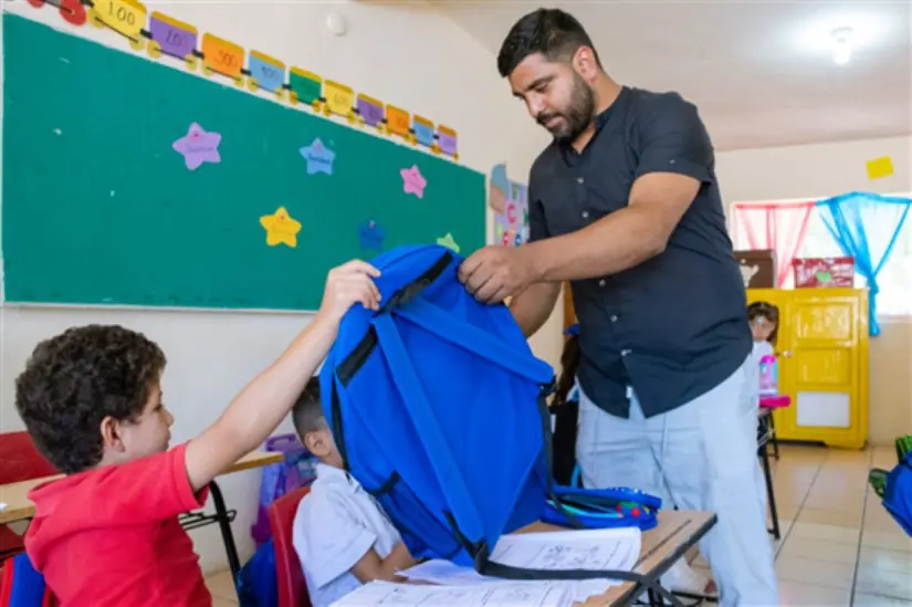 Útiles escolares y mochilas gratis para primaria y secundaria en Chihuahua 2025. Foto: Cortesía