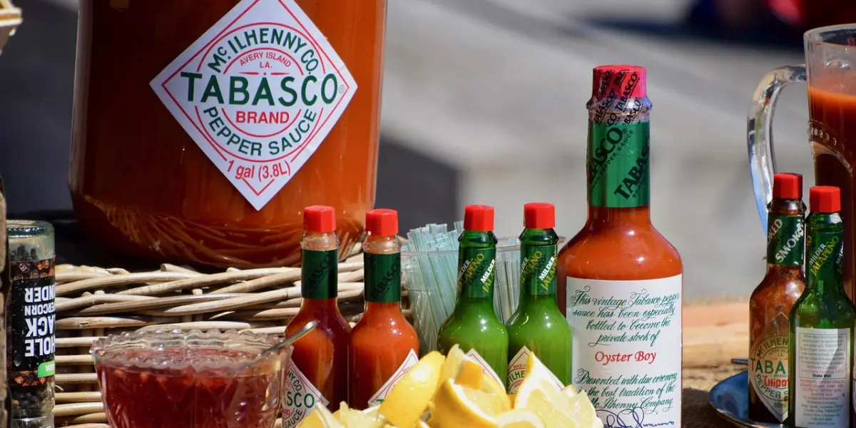 La salsa Tabasco es ideal para acompañar una gran variedad de platillos. Foto: Pixabay