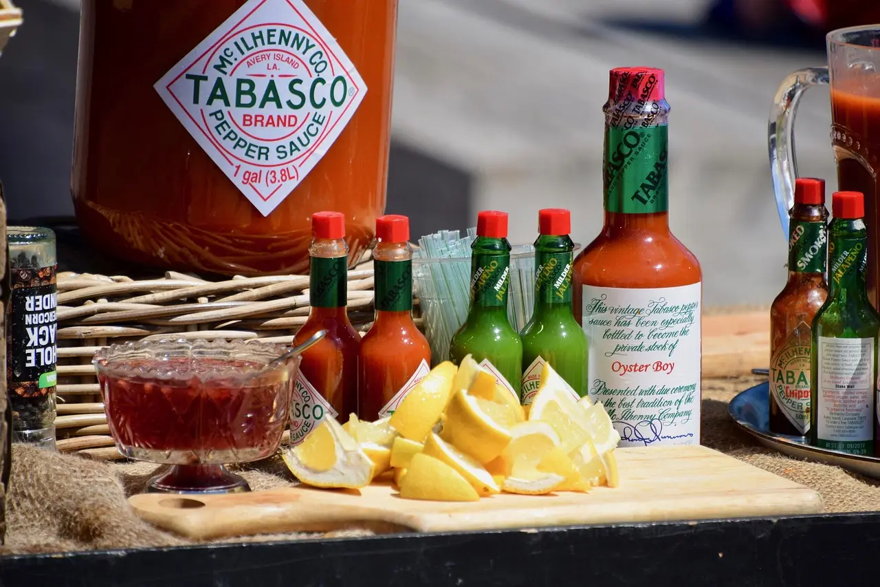 La salsa Tabasco es ideal para acompañar una gran variedad de platillos. Foto: Pixabay